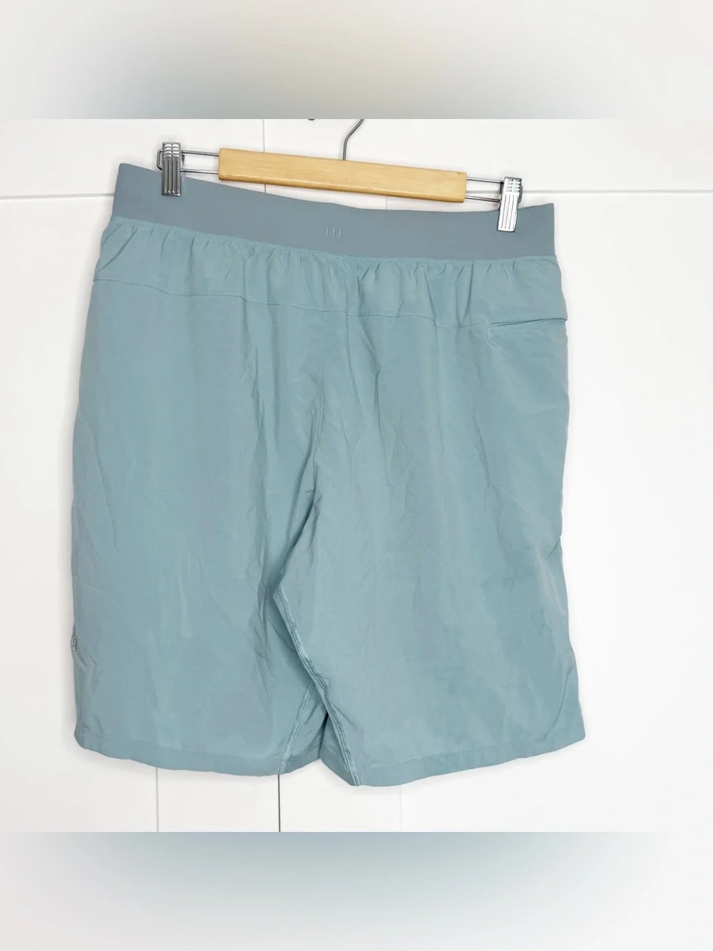 Lululemon T.H.E. Short Linerless 9” large teal blue atheltic pockets workout